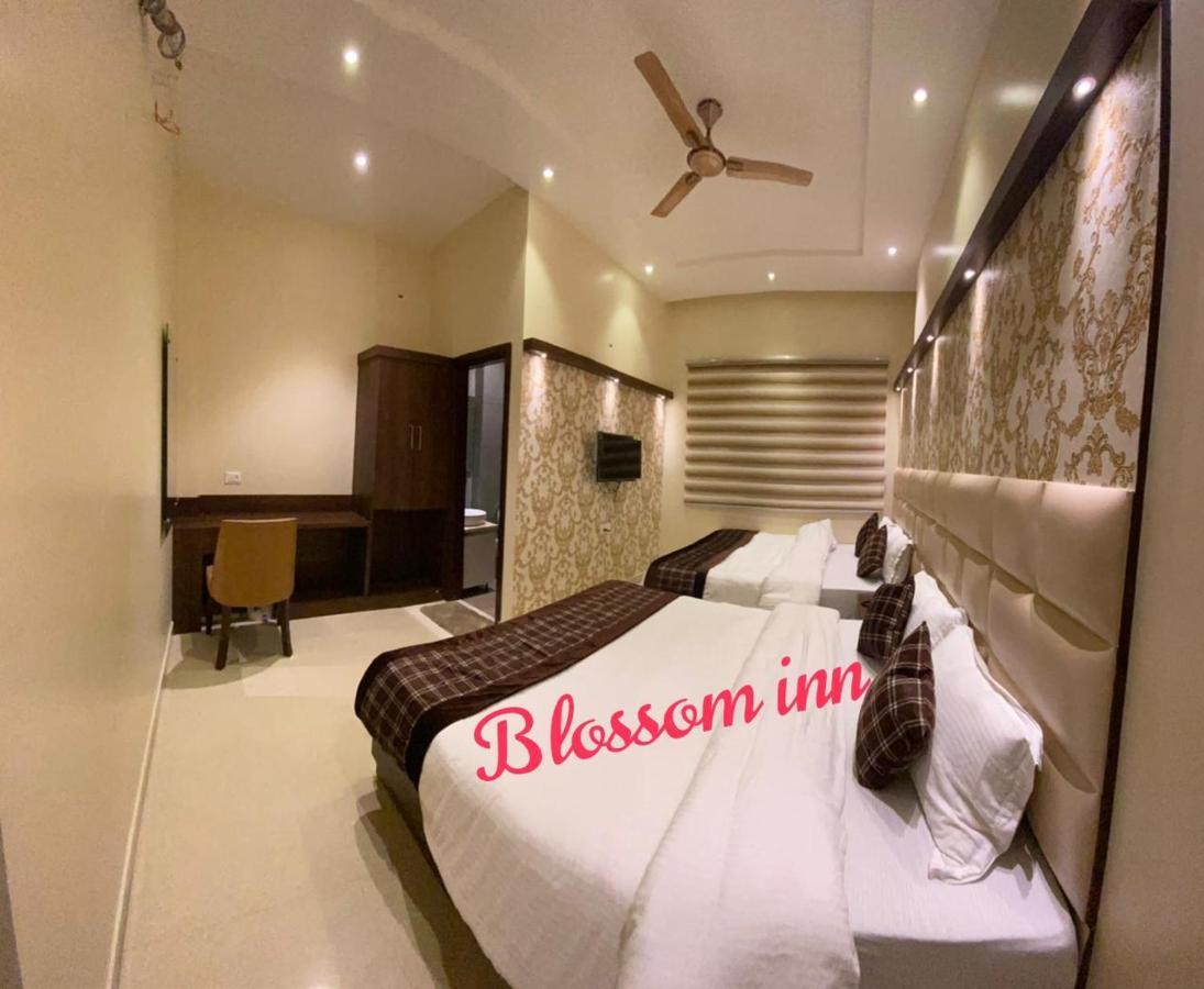 Hotel Blossom Inn Амритсар Экстерьер фото