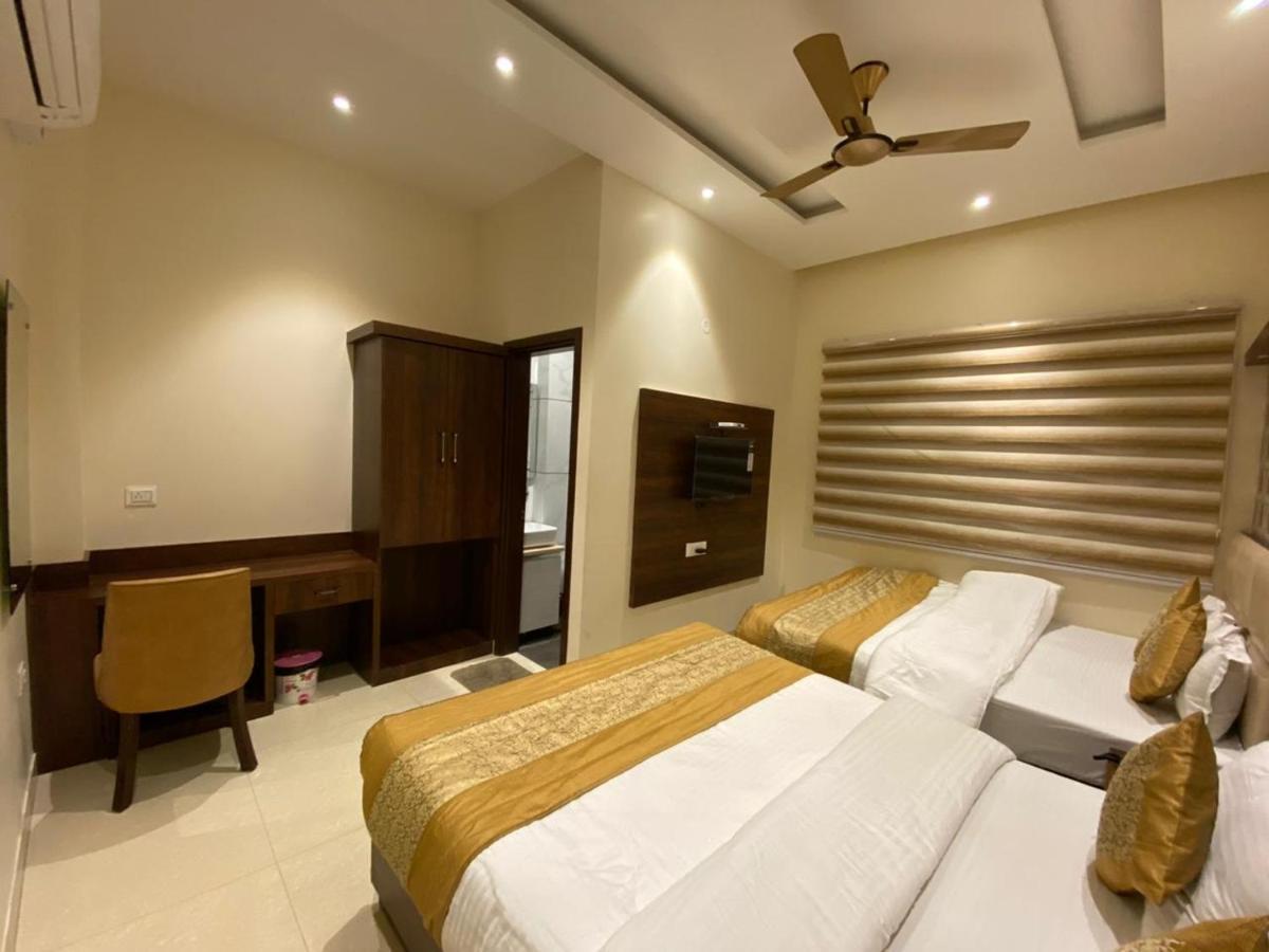 Hotel Blossom Inn Амритсар Экстерьер фото