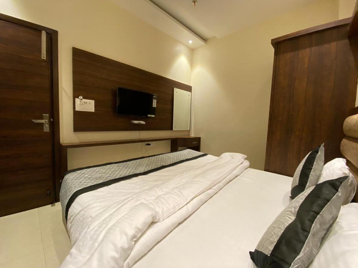 Hotel Blossom Inn Амритсар Экстерьер фото