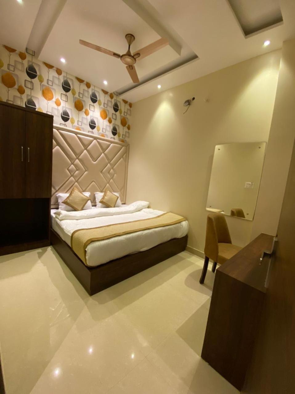 Hotel Blossom Inn Амритсар Экстерьер фото