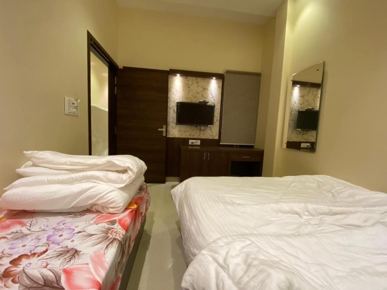 Hotel Blossom Inn Амритсар Экстерьер фото